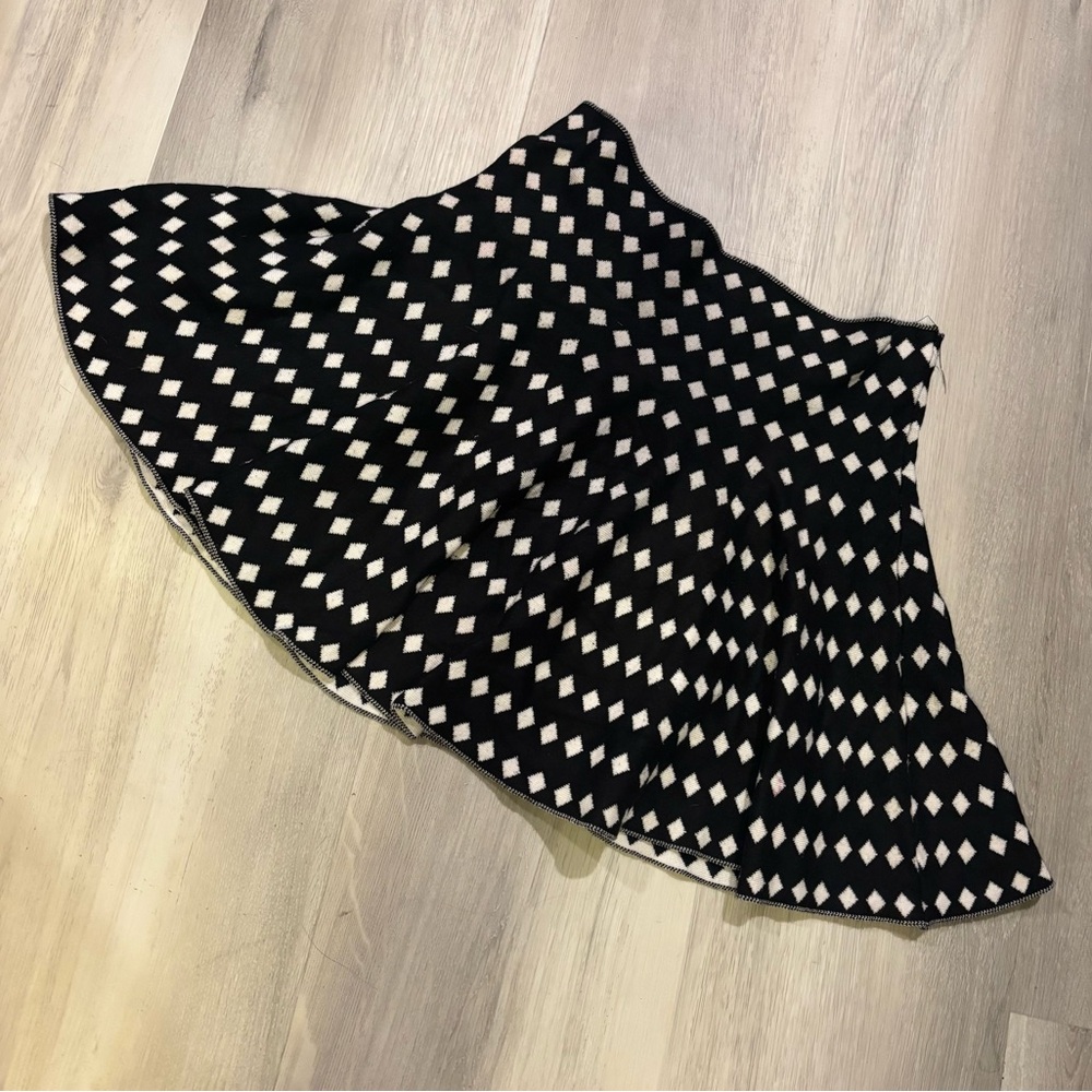 Y2K FINESSE REVERSIBLE BLACK & WHITE EMO DIAMOND PATTERN CIRCLE SKATER SKIRT